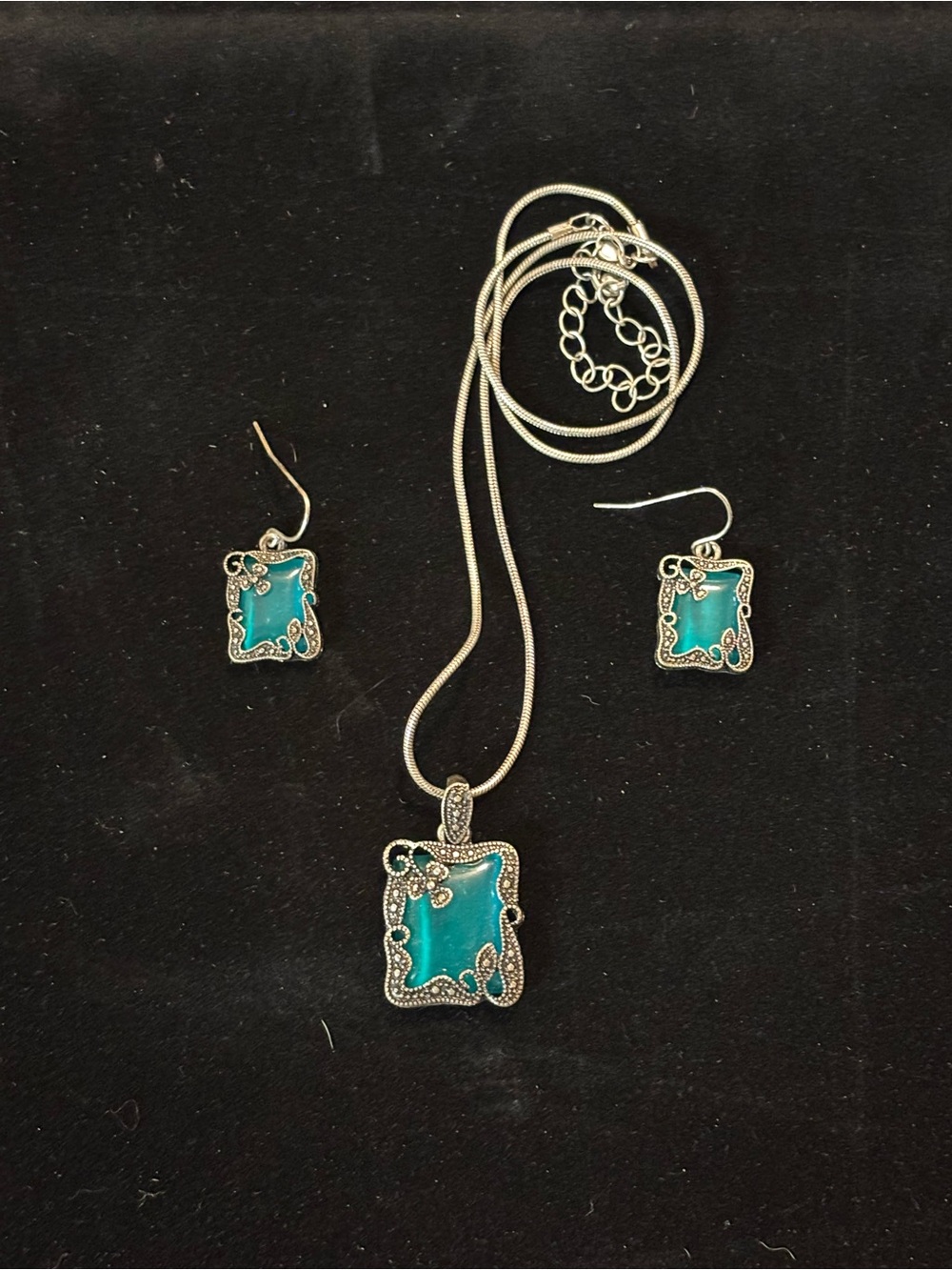 EUC marcasite necklace & earring set